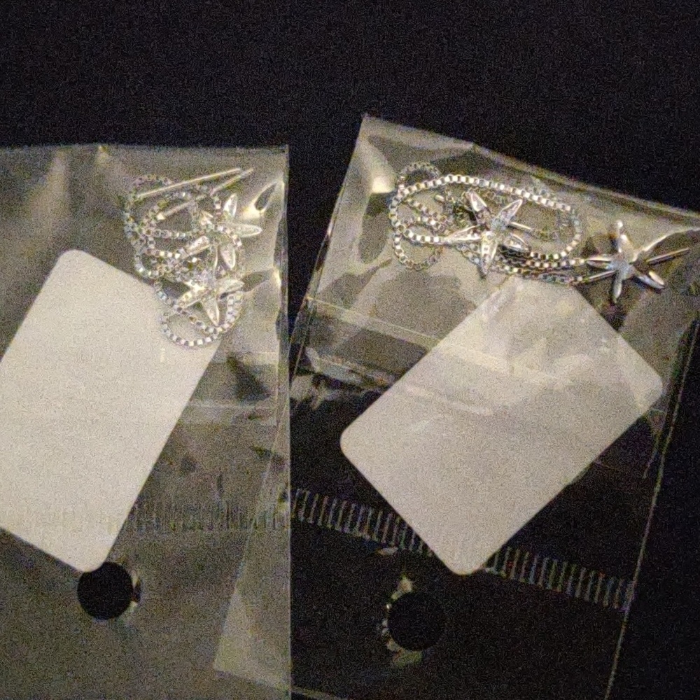 Thread thru simple stud earrings - Picture 2 of 4